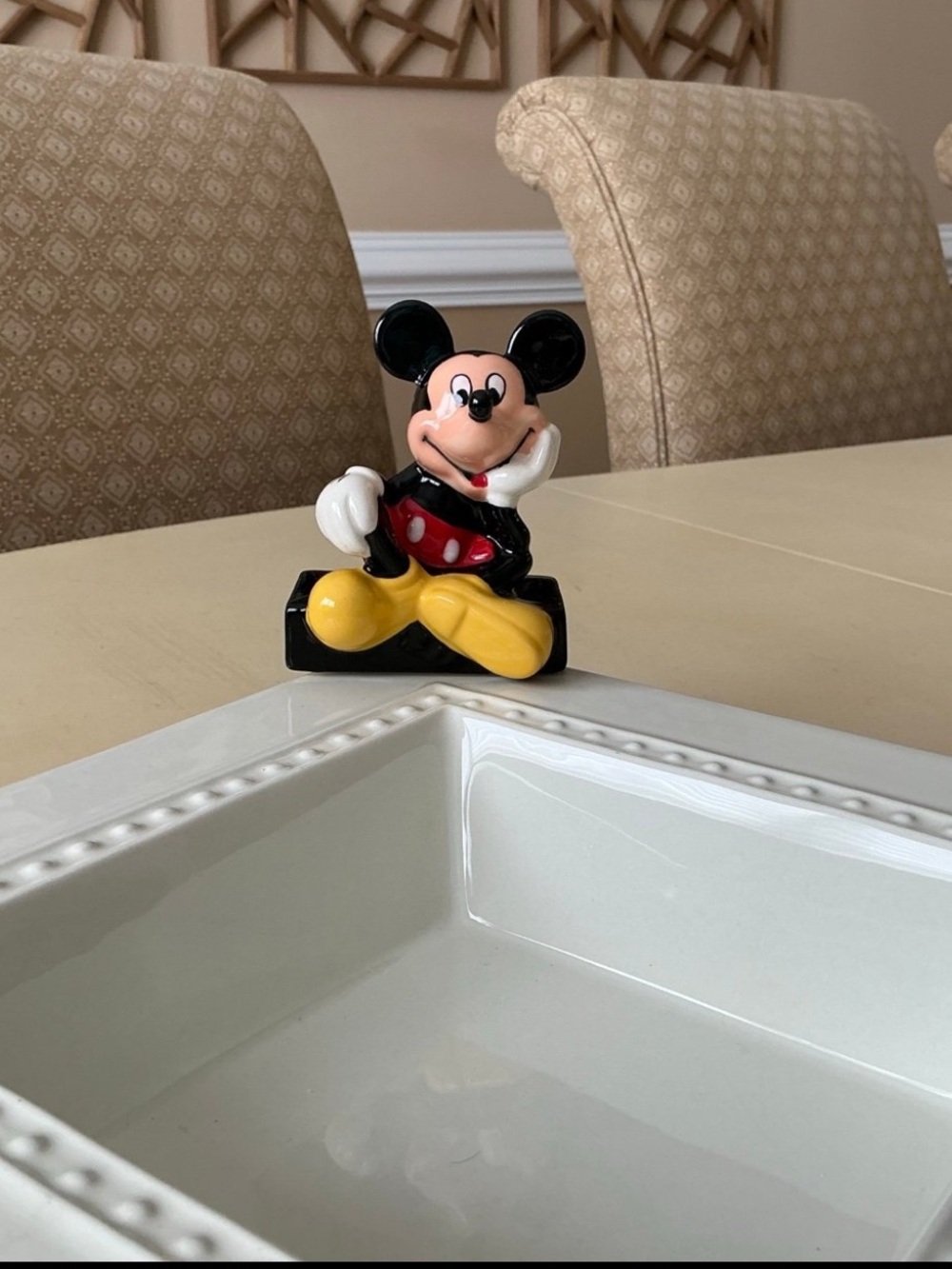 Sitting Mickey Mouse Platter Decoration
